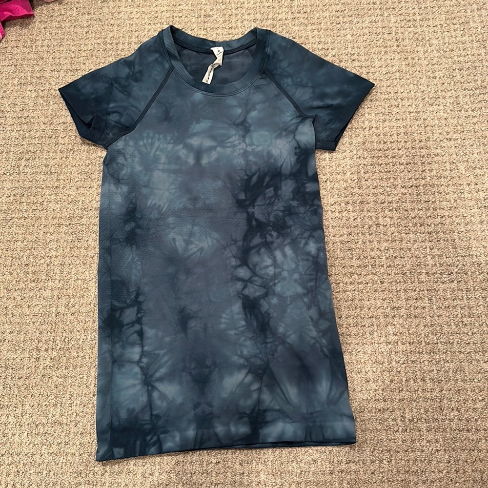 Lululemon size two normal length swiftly tech blue marble